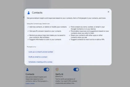 Смартфон с Gemini и Google Contacts на экране