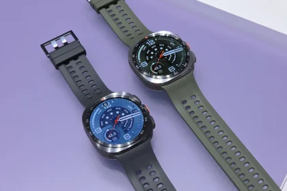 Два титановых Galaxy Watch Ultra 2 крупным планом