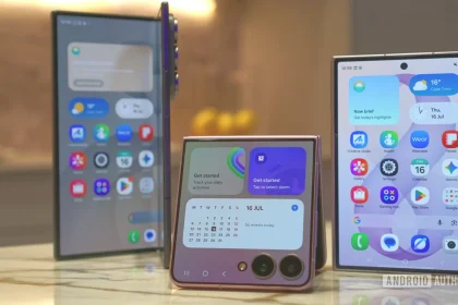 Galaxy Z Fold 8, Z Flip 8 и Z Fold 8 Ultra на столе