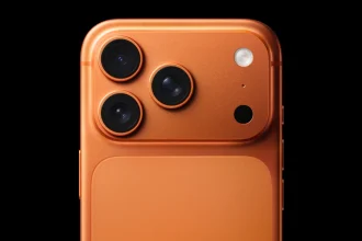 Камеры iPhone 17 Pro в оранжевом корпусе крупным планом