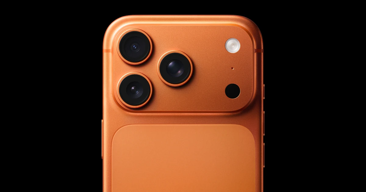 Камеры iPhone 17 Pro в оранжевом корпусе крупным планом