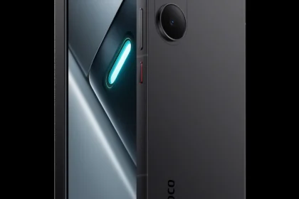 POCO X8 Pro в чёрном цвете: вид спереди и задняя панель с блоком камер