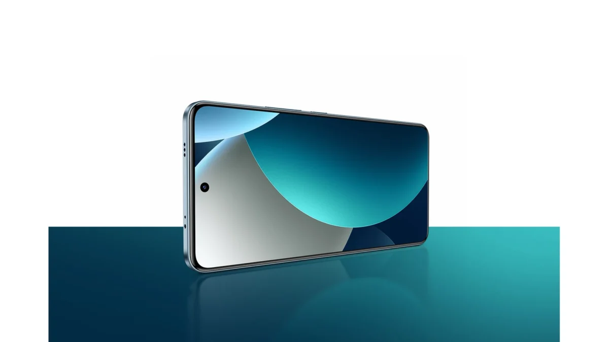 Redmi Note 15 Pro в голубом цвете, вид спереди