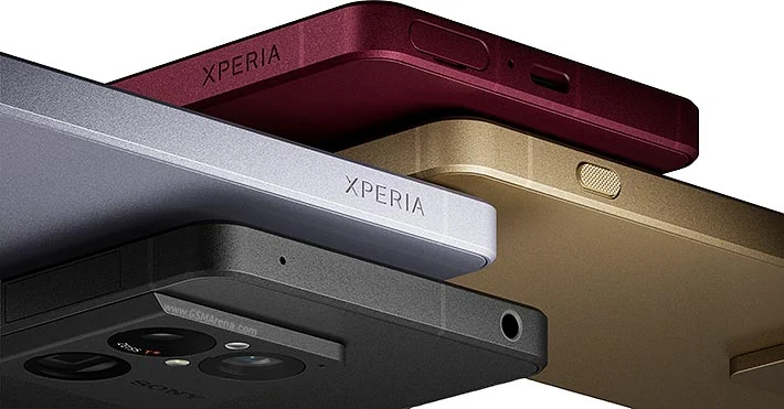 Торцы Sony Xperia 1 VIII с надписью XPERIA и разъёмом 3,5 мм
