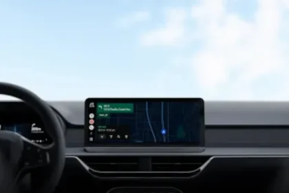 Android Auto на экране автомобиля — официальное изображение Google