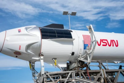 Falcon 9 с кораблём Crew Dragon для миссии Crew-13 на стартовом комплексе SLC-40