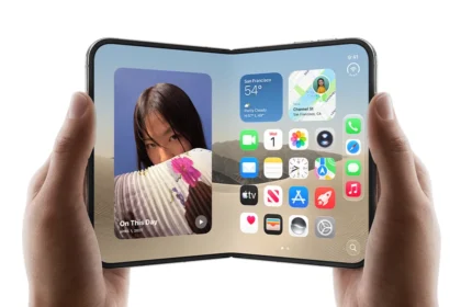 Складной смартфон Apple iPhone Duo в раскрытом виде