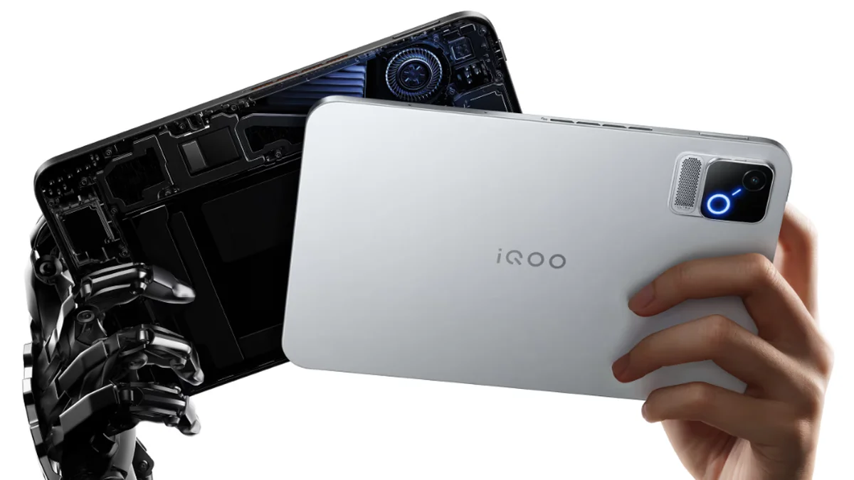iQOO Pad Ultra в серебристом цвете и внутреннее устройство с вентилятором — официальное изображение vivo