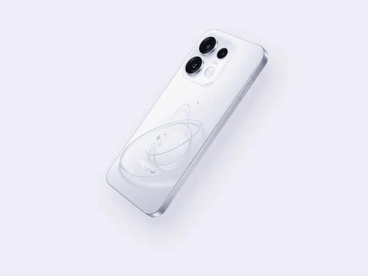Oppo Reno 16 Pro в цвете «Звёздный белый», вид сзади под углом