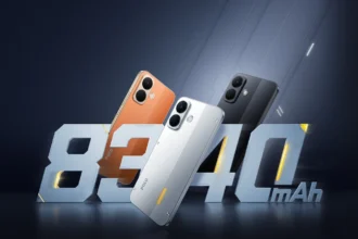 POCO X8 в трёх цветах на фоне надписи 8340 мА·ч