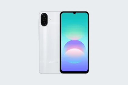 Samsung Galaxy A08 в серебристом цвете — официальное фото Samsung