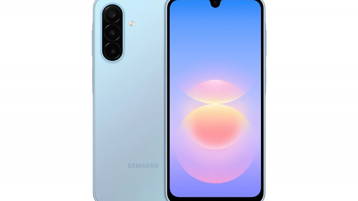 Samsung Galaxy A18 в светло-голубом цвете, вид сзади и спереди