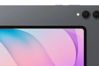 Планшет Samsung Galaxy Tab S12 в сером корпусе, вид сзади и спереди