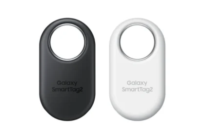 Galaxy SmartTag2 в чёрном и белом цвете — изображение Samsung