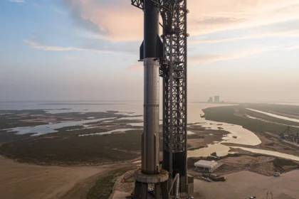 Starship на стартовой башне в Старбейсе