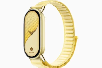 Фитнес-браслет Xiaomi Smart Band 11 в жёлтом корпусе с тканевым ремешком