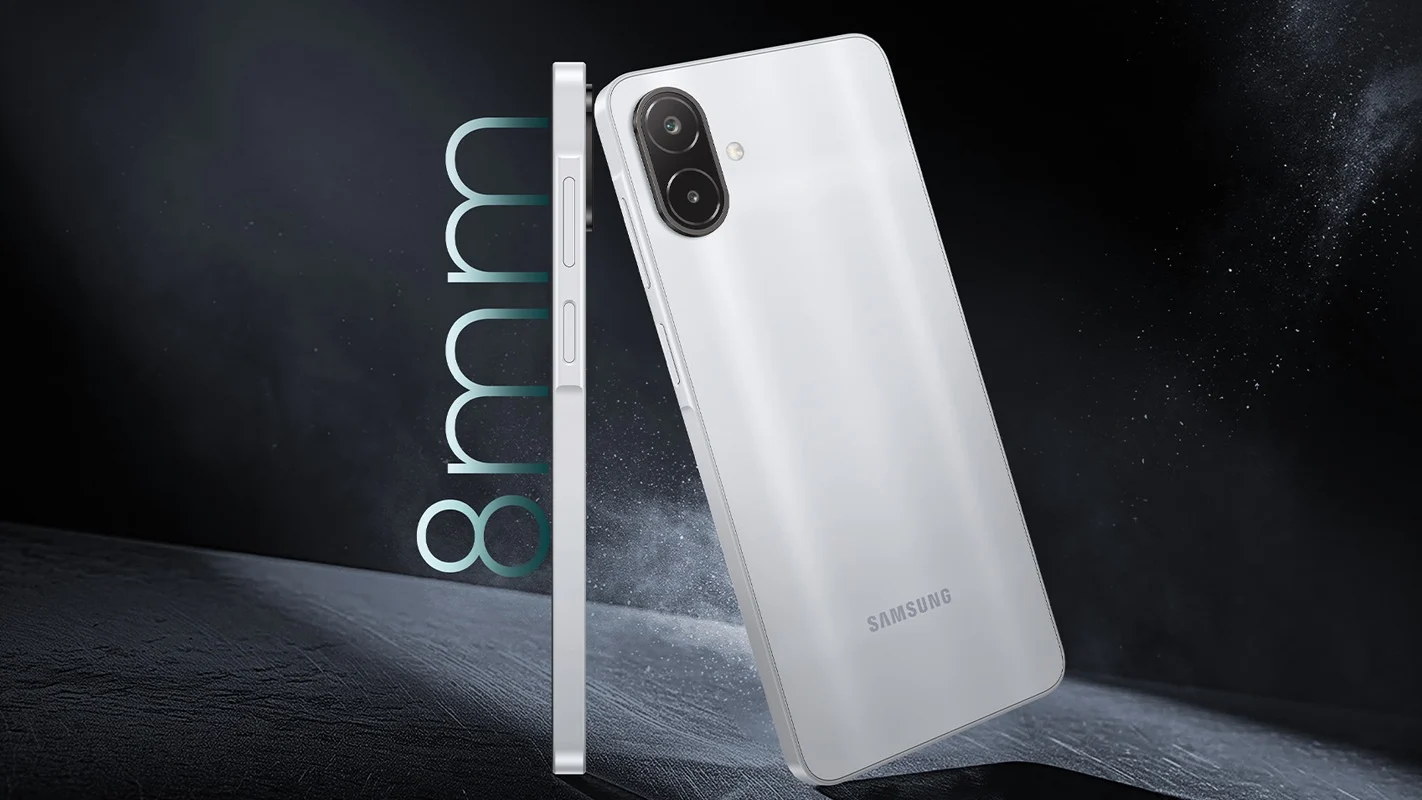 Samsung Galaxy M08 в серебристом цвете, вид сзади и сбоку