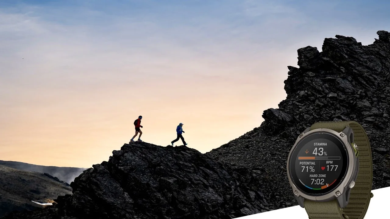 Часы Garmin Enduro 4 на фоне горного хребта
