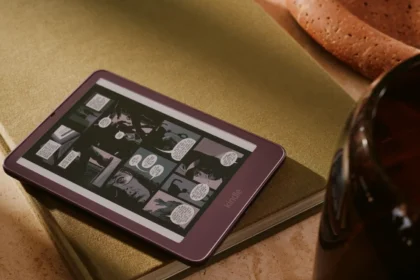 Новый Kindle Colorsoft в цвете Fig