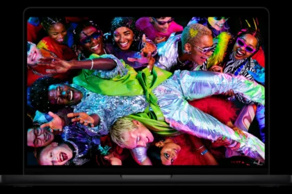 MacBook Pro 14 дюймов с открытым экраном Liquid Retina XDR