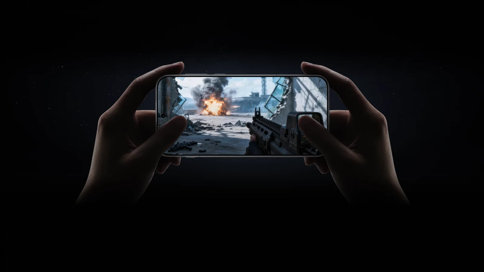 Смартфон OnePlus 16 в руках в горизонтальной ориентации с игрой на экране