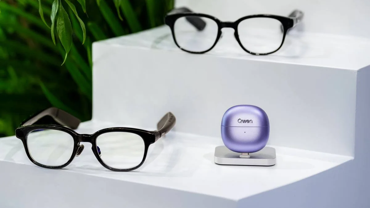 Умные очки Alibaba Qwen Glasses N1 и наушники Qwen Clip