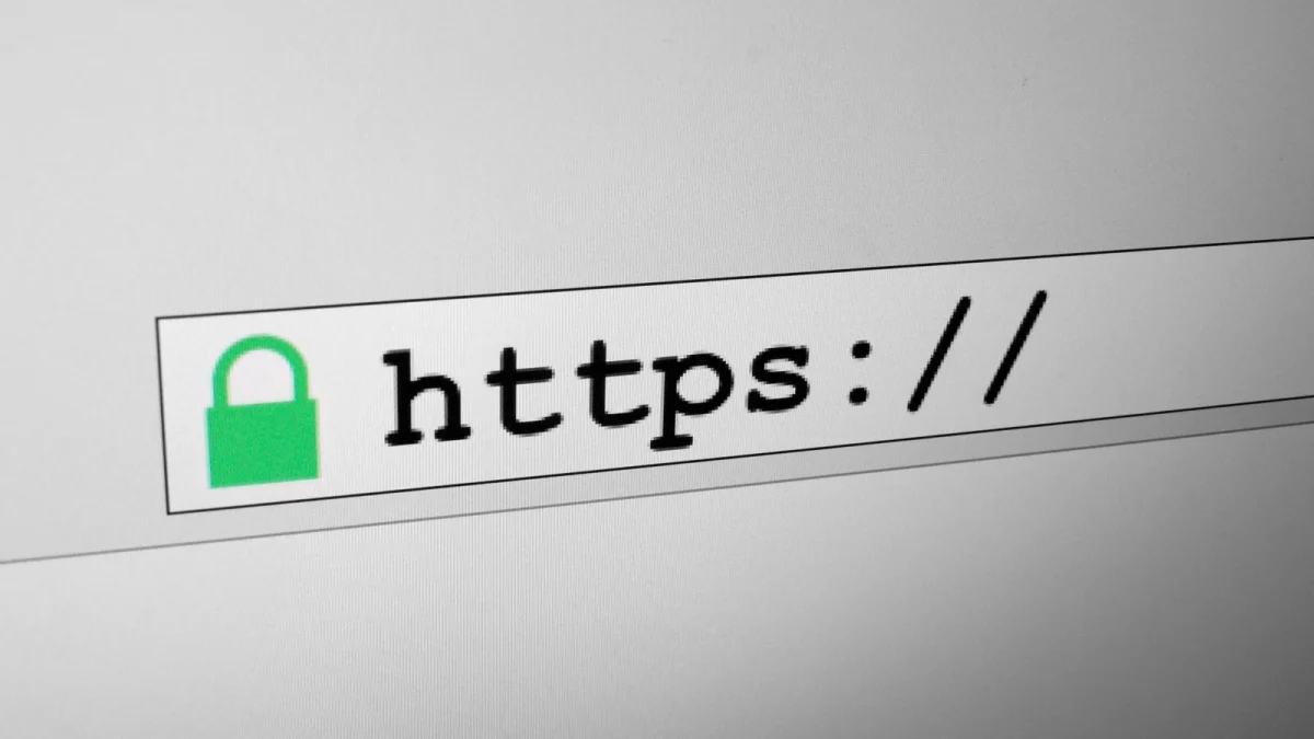 Сертификат Минцифры хотят ставить на смартфоны автоматически — вместе с банковскими приложениями