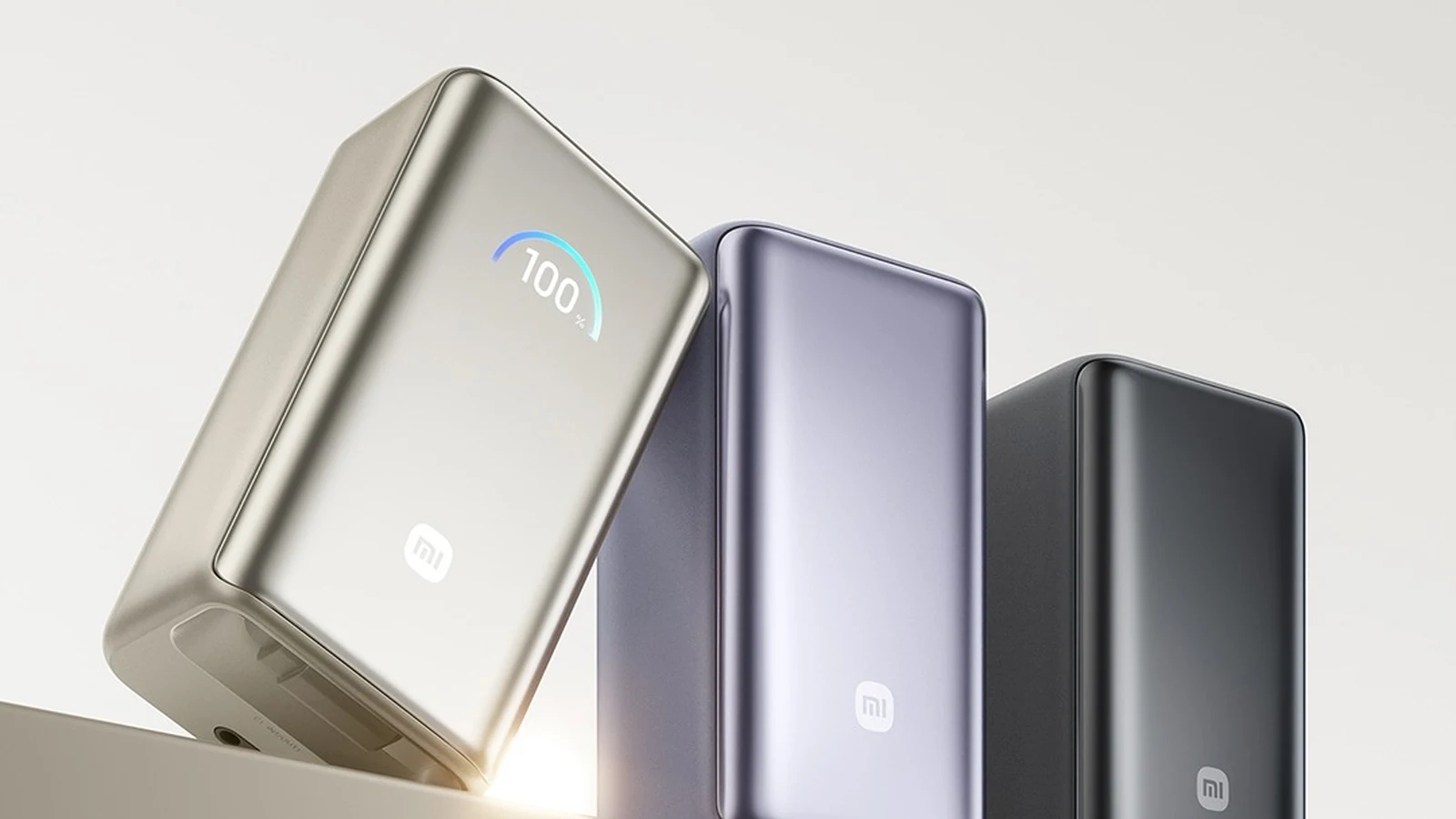 Xiaomi выпустила пауэрбанк за $45 с выдвижным кабелем и скрытым экраном